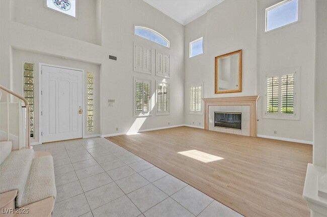 8236 Horseshoe Bend Ln in Las Vegas, NV - Building Photo - Building Photo
