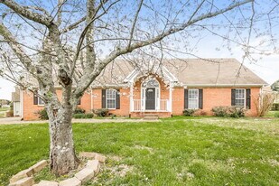 3608 Rutherford Dr in Spring Hill, TN - Building Photo