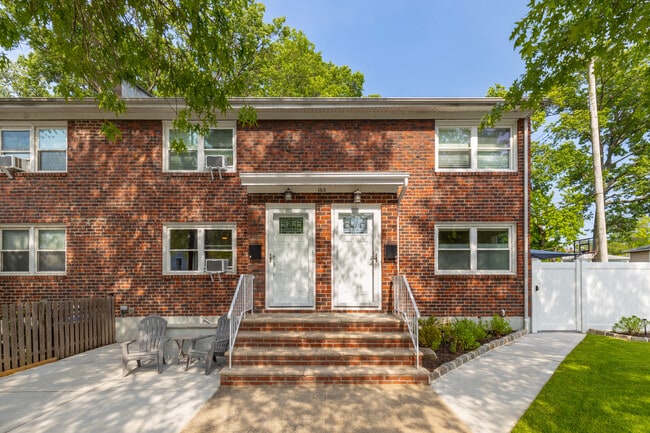 165 Byrne Ave, Unit Fl 1 in Staten Island, NY - Foto de edificio - Building Photo