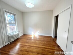 157 E Cottage St, Unit #3 in Boston, MA - Building Photo - Building Photo