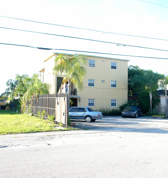 1280 NW 60th St in Miami, FL - Building Photo