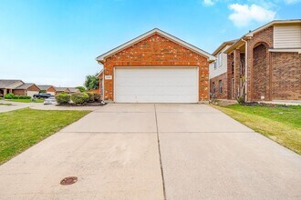 2101 Ingrid Ln in Fort Worth, TX - Building Photo - Building Photo