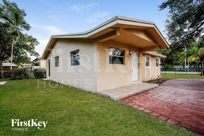 9501 NW 2nd Ct in Miami, FL - Building Photo