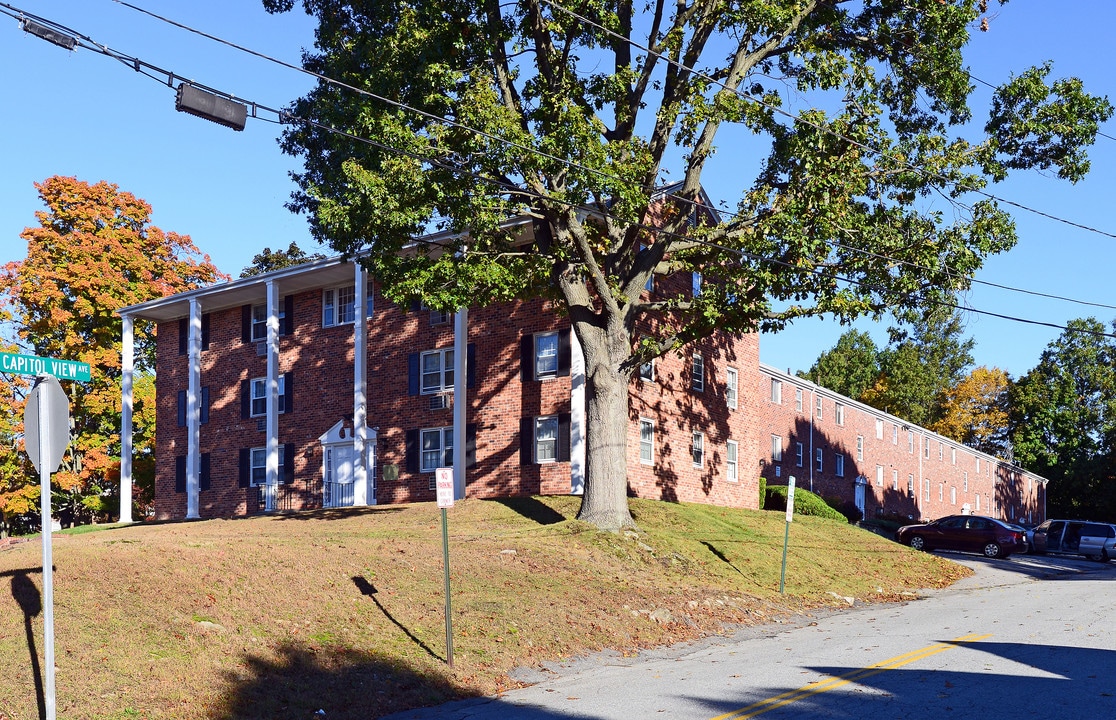 The Williamsburg in North Providence, RI - Building Photo