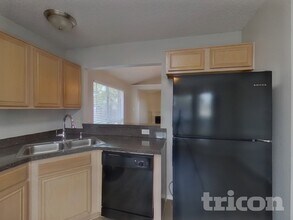 10221 Dallam Ln in Fort Worth, TX - Foto de edificio - Building Photo