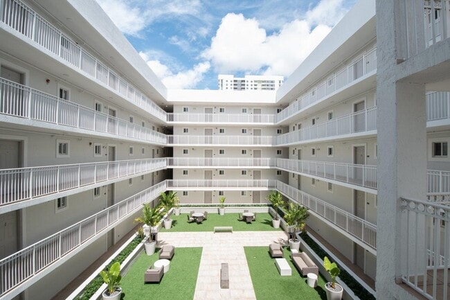 Legacy at Brickell in Miami, FL - Building Photo - Building Photo