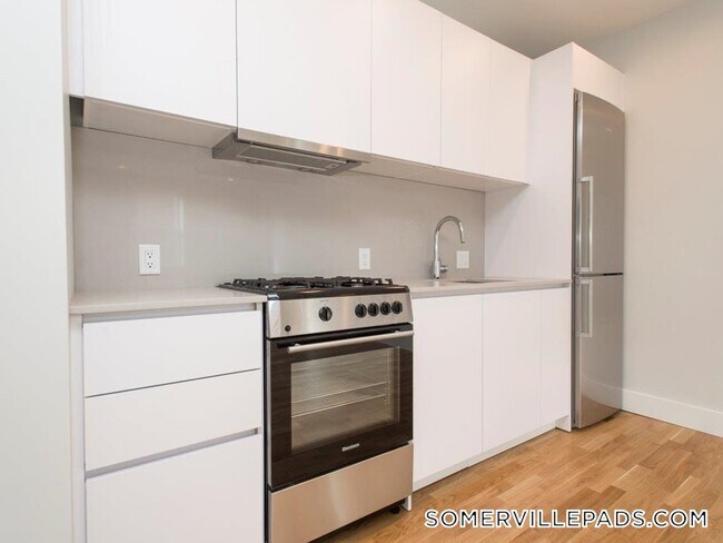 136 Highland Ave in Somerville, MA - Building Photo - Building Photo