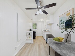 Banner Circle Apartments in Long Beach, CA - Building Photo - Building Photo