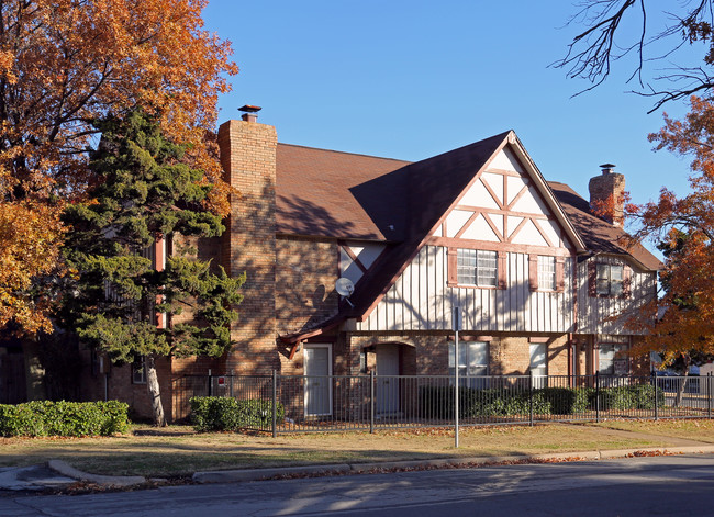 5147 E 47th Pl in Tulsa, OK - Foto de edificio - Building Photo