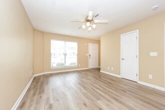 8034 Logan Dr in La Vergne, TN - Building Photo - Building Photo