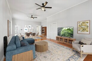 325 E Hector St in Conshohocken, PA - Building Photo