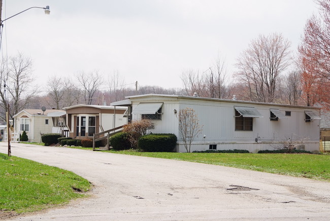 Nimisila Mobile Home Park in Akron, OH - Foto de edificio - Building Photo