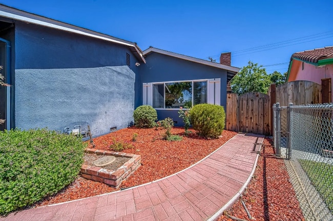 property at 1158 Pembridge Dr