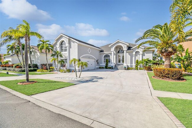921 Allegro Ln in Apollo Beach, FL - Building Photo - Building Photo