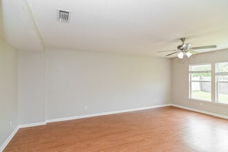 2284 Brian Lakes Dr E in Jacksonville, FL - Building Photo - Building Photo