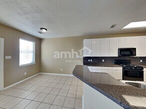 13118 Peppergate Ln in Houston, TX - Foto de edificio - Building Photo