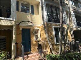 3152 N Greenleaf Cir in Boynton Beach, FL - Building Photo