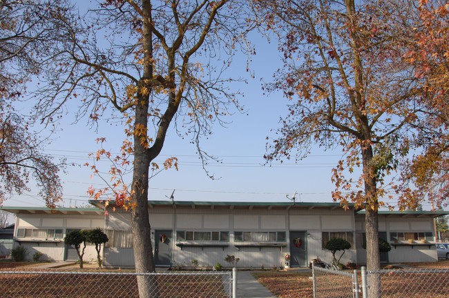 2841 Willow St in Selma, CA - Foto de edificio - Building Photo