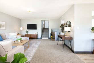 8910 Cambridge Dr in Parma, OH - Building Photo - Building Photo