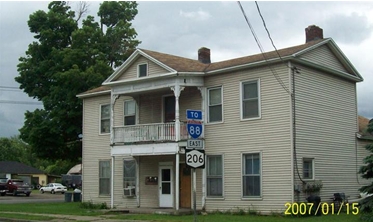 18 E Main St in Bainbridge, NY - Building Photo