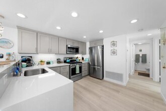 3901 Ocean Front Walk in San Diego, CA - Building Photo - Building Photo