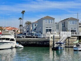 700 Lido Park Dr, Unit 30 in Newport Beach, CA - Building Photo