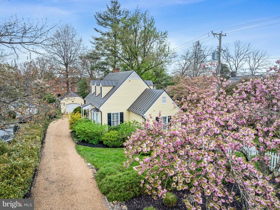 1 Chinn Ln in Middleburg, VA - Building Photo