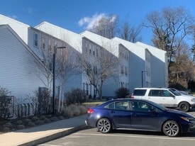 Oak Knoll in Norwalk, CT - Building Photo