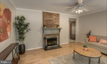 5711 Stillwell Rd in Rockville, MD - Foto de edificio - Building Photo