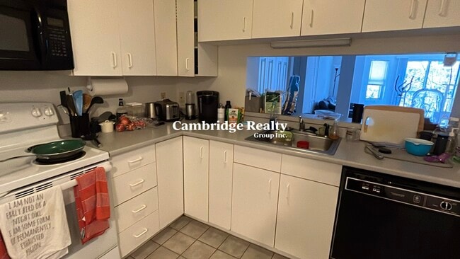 151 Beacon St, Unit 410B in Somerville, MA - Foto de edificio - Building Photo