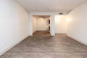 Bellevue Gardens Apartments in Tucson, AZ - Building Photo - Interior Photo