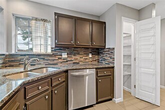 542 Birdsong Dr in League City, TX - Building Photo - Building Photo