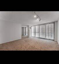 10 E Ontario St in Chicago, IL - Building Photo - Building Photo
