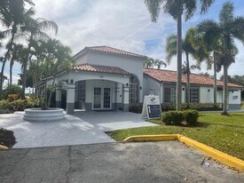 1089 Benoist Farms Rd in West Palm Beach, FL - Building Photo