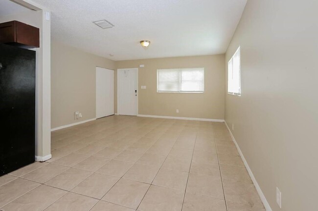 4996 SW 4th St in Margate, FL - Building Photo - Building Photo