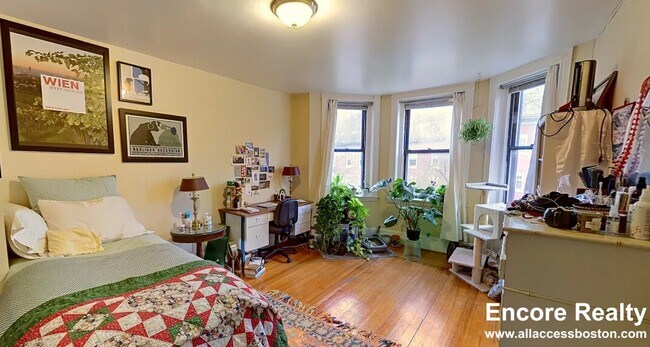 69 S Huntington Ave, Unit 3 in Boston, MA - Building Photo - Building Photo