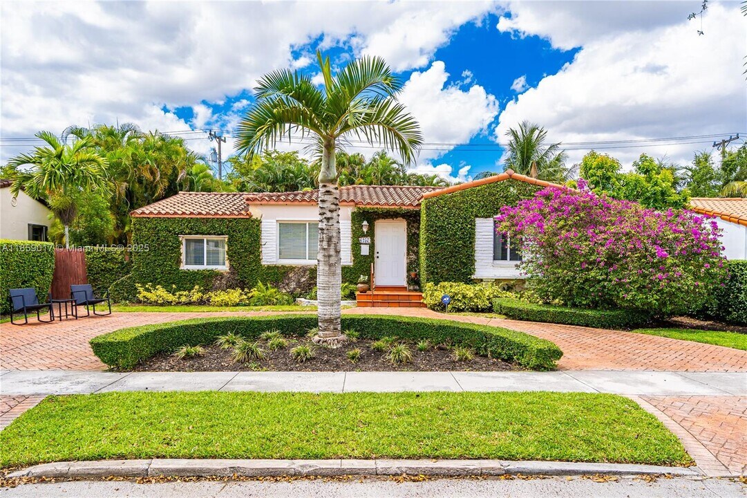 6257 SW 14th St in West Miami, FL - Foto de edificio