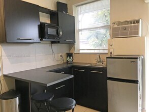 1827 NW Flagler Terrace-Unit -F1 in Miami, FL - Building Photo - Building Photo