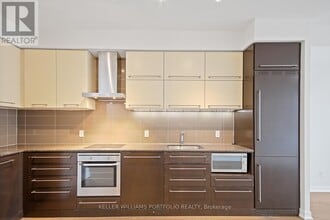 770 Bay St. in Toronto, ON - Building Photo - Building Photo