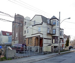 202 Buena Vista Ave in Yonkers, NY - Building Photo - Building Photo