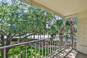 3325 Bayshore Blvd in Tampa, FL - Foto de edificio - Building Photo