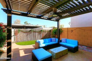 8237 E Orange Blossom Ln in Scottsdale, AZ - Building Photo