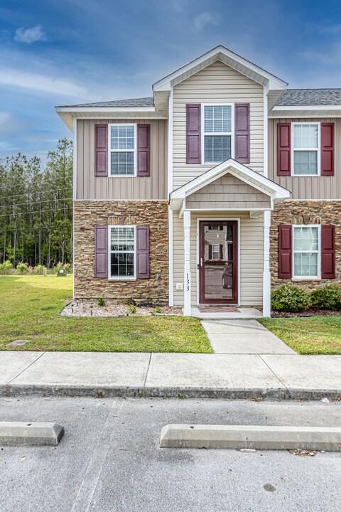 133 Glen Cannon Drive in Jacksonville, NC - Building Photo