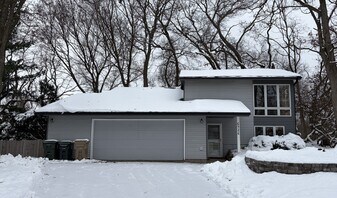 6526 Bettys Ln in Madison, WI - Building Photo