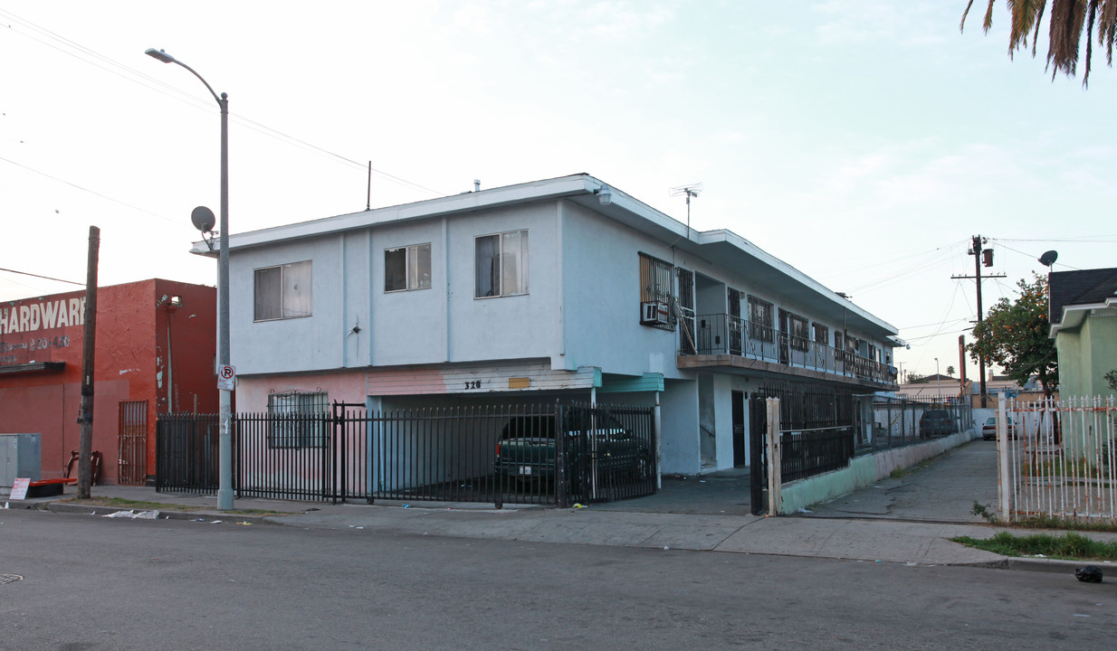 320 E 25th St in Los Angeles, CA - Building Photo