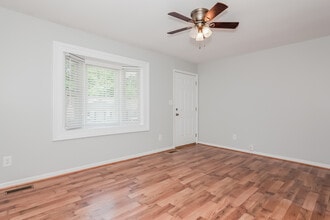 104 W Nims Ave in Mount Holly, NC - Building Photo - Building Photo