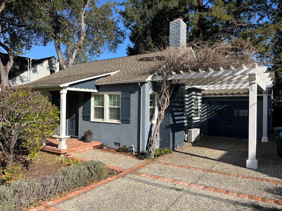 522 Pope St in Menlo Park, CA - Building Photo