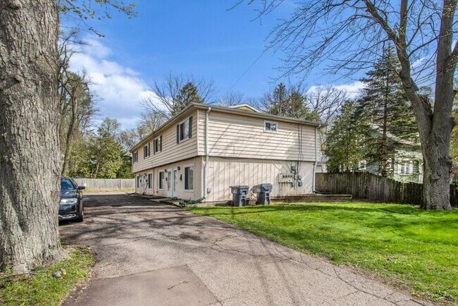 444 Garland St in Kalamazoo, MI - Foto de edificio - Building Photo
