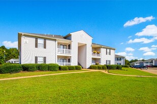 The Colony Apartment Homes in Columbus, MS - Building Photo