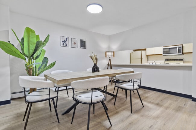 Wehnwood Court Apartments in Altoona, PA - Building Photo - Building Photo